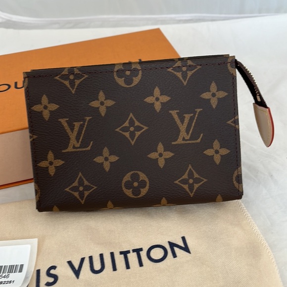 Louis Vuitton Monogram Toiletry 15 - Picture 2 of 12